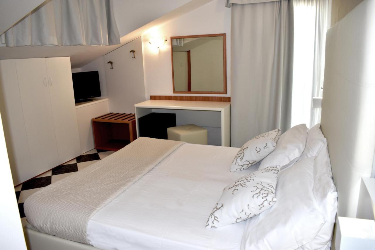 Hotel El Salvador Frontemare Piscina Riscaldata Lido di Jesolo Exterior foto