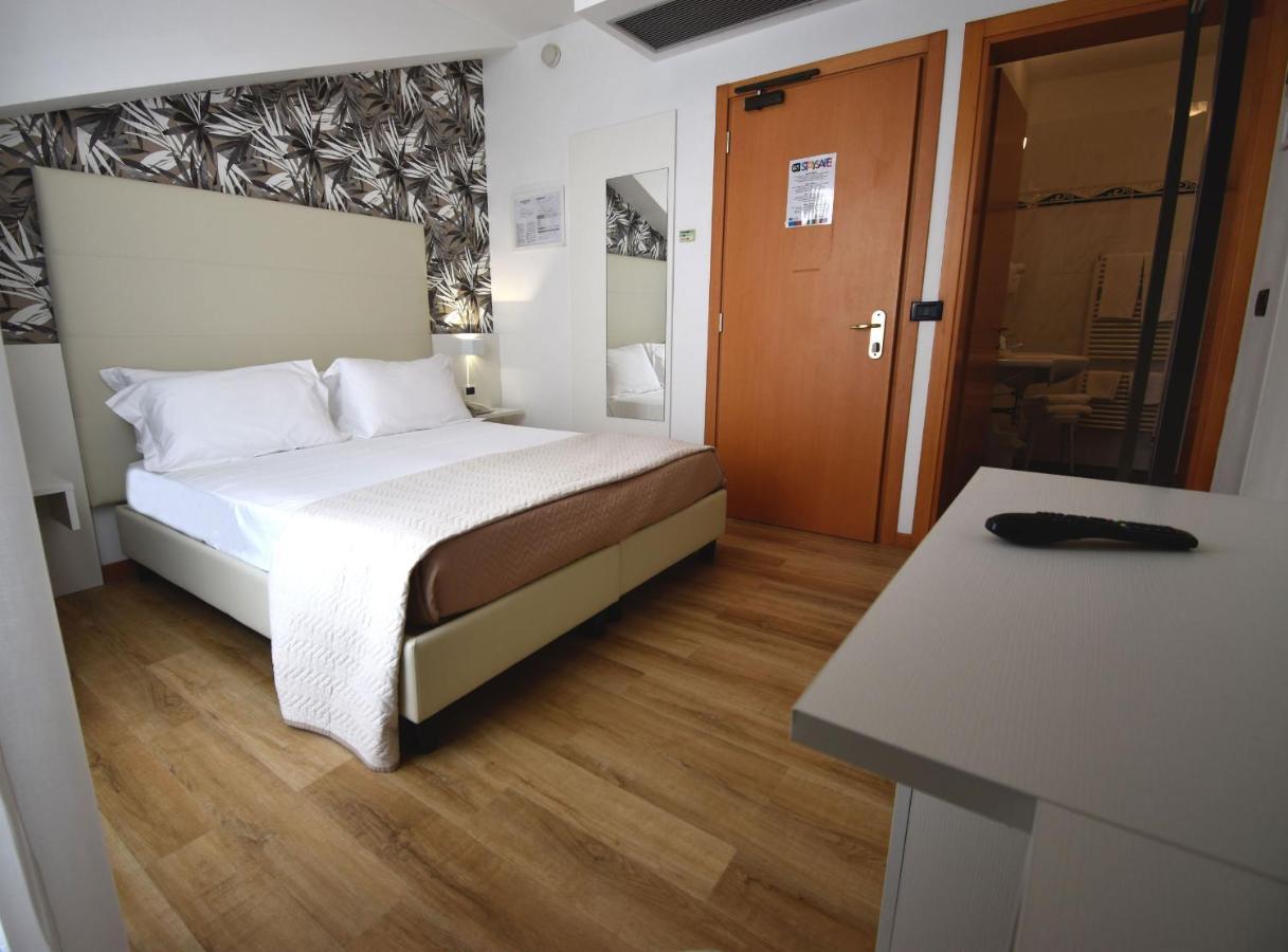 Hotel El Salvador Frontemare Piscina Riscaldata Lido di Jesolo Exterior foto
